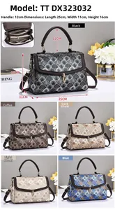 Detailed size specifications and interior compartments of the soft leather shoulder bag