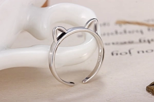 Detailed close-up of S925 sterling silver ring featuring cute cat ears design and engraving