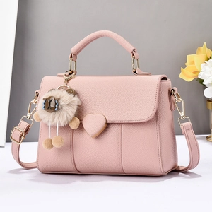Sac à bandoulière rose avec boucle cœur et pendentif ours en peluche pour femmes