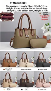 Dettaglio della borsa a tracolla intrecciata 29x12x21cm con pochette coordinata