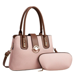 Set borsa tote intrecciata rosa con cinturini in pelle marrone e pochette coordinata