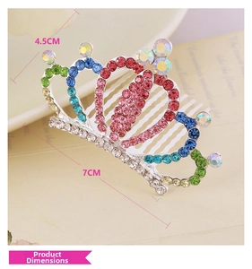 Detail view showing a 7cm x 4.5cm colorful rhinestone crown hair comb with alloy base