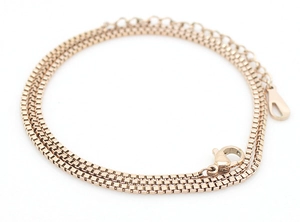 Detail of rose gold box chain bracelet with lobster clasp and teardrop extension link