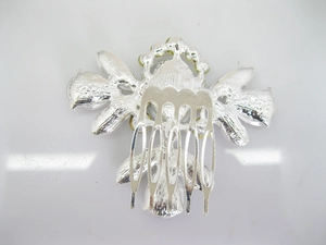 Detail view of the silver metal five-tooth hair comb back structure and floral patterns