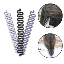 V-shaped hair comb detail showing usage for styling and braiding on different hair types