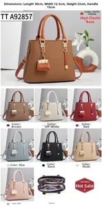 Dettaglio della borsa da donna in pelle con trama intrecciata e interno multicomparto