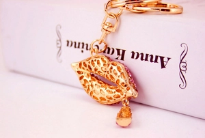 Detail view of leopard hollow lips keychain with pink rhinestones and a lipstick charm