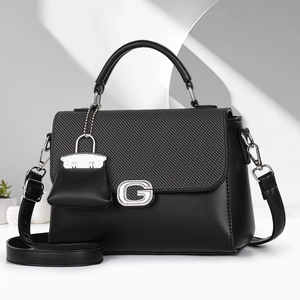 Bolso De Mano Para Mujer De Cuero PU Solapa Textura Tejida Hebilla G Diamantes De Imitación Bandolera Con Mini Amuleto
