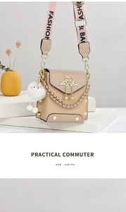 Detail of straw shoulder bag with swan buckle, pearl tassel and wide fashion strap