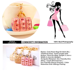 Detail of creative handbag keychains with heart rhinestones and drip oil metal finish