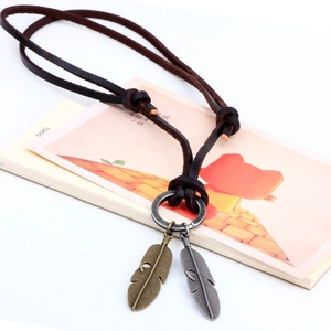 Retro genuine leather necklace featuring dual feather pendants in bronze and silver finishes