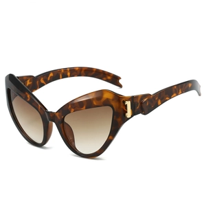 Lunettes de soleil cyclisme œil-de-chat oversize avec monture écaille et verres dégradés marrons