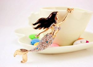 Detail of mermaid keychain with blue rhinestones and gold-plated alloy finish