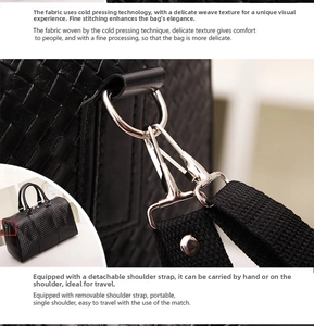 Gros plan sur le crochet en métal et la texture tressée du sac de voyage noir