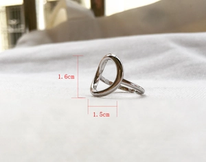 Detail of S925 sterling silver open ring showing 1.6cm height and 1.5cm width dimensions