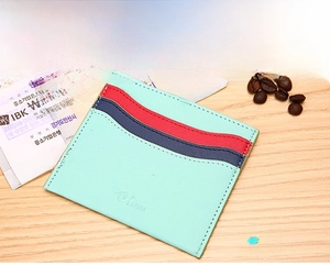Slim tri-color Saffiano leather card holder with three slots in mint green and red