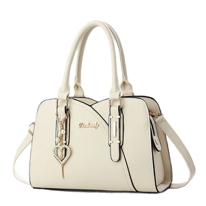 Elegant cream white pebble faux leather handbag with gold hardware and heart pearl charm
