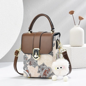 Borsa a Tracolla Piccola da Donna con Stampa Paisley retrò in Pelle PU con Ciondolo a Forma di Mostro di Peluche