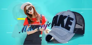 Dettaglio del ricamo TAKE 3D su cappello trucker in denim e rete con cuciture a contrasto