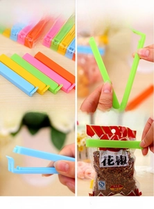 Detailed step-by-step guide showing how to use colorful 11cm plastic food sealing clips