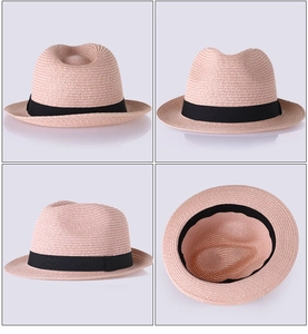 Vues multiples d'un chapeau fedora en paille rose clair avec ruban noir décoratif