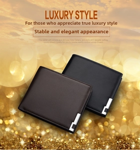 Dettaglio dei portafogli bifold da uomo in nero e marrone con finiture in metallo a forma di L