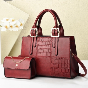 Elegant wine red handbag set with crocodile pattern splicing and gold chain strap