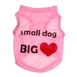 Détail du gilet rose pour petit chien avec motif imprimé noir small dog et BIG cœur