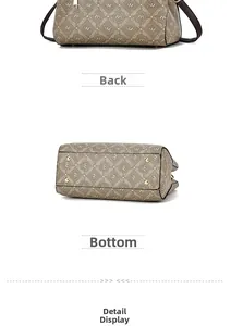 Détail de la base du sac en cuir marron avec des clous de protection en métal doré
