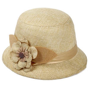Eleganter beiger Leinen-Sonnenhut für Damen mit großer floraler Banddekoration
