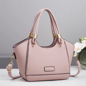 Borsa a mano rosa trama litchi con finiture dorate e dettaglio scritte alla moda