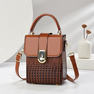 Vintage dunkelbraune Handtasche mit Kroko-Struktur und goldenem Metallverschluss