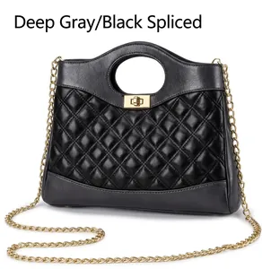 Détail du sac à main matelassé gris foncé et noir avec chaîne dorée et fermoir métal