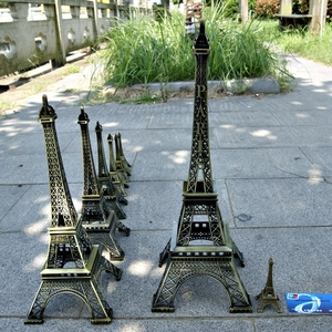 Statue della Torre Eiffel in bronzo in varie dimensioni per decorazioni vintage