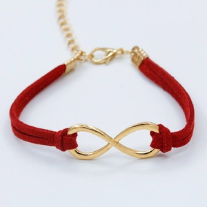 Bracelet en velours rouge avec symbole infini doré et fermoir mousqueton réglable