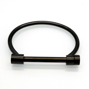 Bracelet fer à cheval en acier inoxydable noir avec fermoirs en D plaqués or