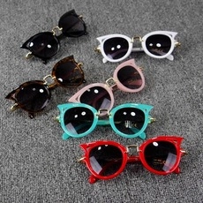 Dettagli di occhiali da sole cat eye per bambini colorati con marchi UV400 e CE