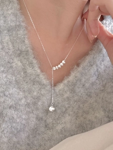 Detailed close-up of 925 sterling silver Y-shaped drop necklace with polished silver beads