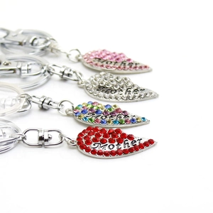 Sparkly rhinestone heart-shaped lip keychain set with Mother engraving for gift