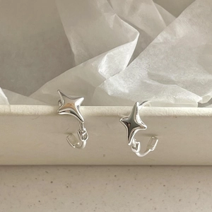 Boucles d'oreilles créoles minimalistes en argent 925 avec breloques étoiles polies