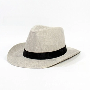 Vista superior de un sombrero vaquero tejido beige claro con una cinta negra clásica