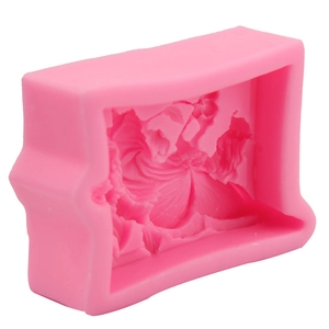 Moule en silicone rose pour fondant motif fée avec détails de fleurs et feuilles ciselés