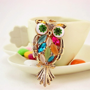Charming crystal owl keychain with colorful rhinestones and gold-plated metal finish