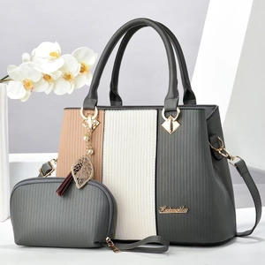 Set borsa a mano a righe tricolore con ciondolo a foglia d'oro e nappa bordeaux