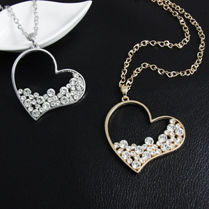Collane con ciondolo a cuore traforato con cristalli in finitura oro e argento