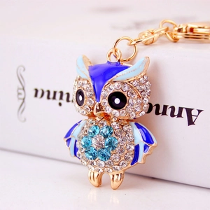 Porte-clés hibou créatif en émail bleu et cristaux étincelants sur métal doré brillant
