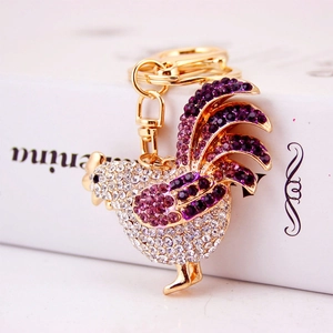 Portachiavi a forma di gallo dorato con strass viola e cristalli per borse da donna