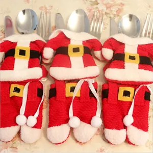Weihnachts Bestecketui Set mit kleinen Weihnachtsmann Kleidern und Hosen zur Tischdeko