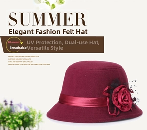 Détail d'un chapeau en laine bordeaux avec ruban de satin et une fleur de rose décorative