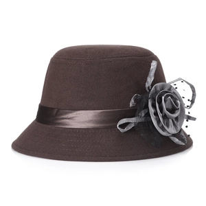 Élégant chapeau cloche en feutre de laine marron foncé pour femme avec fleur et voile
